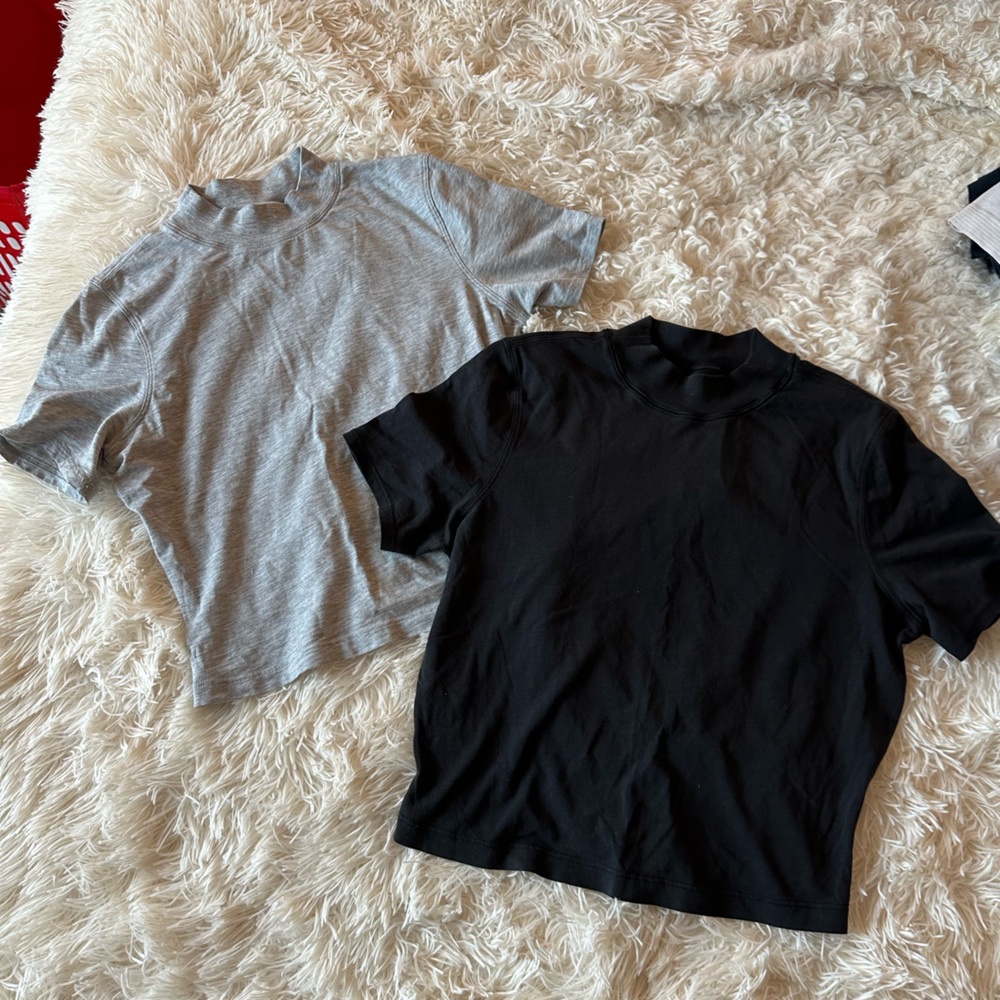 Lot of 2 short sleeve mock neck crop tops size 4